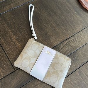 Coach wristlet with light pink details